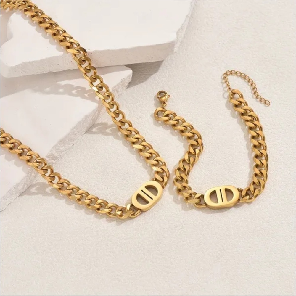 🎉Nrw Chic Gold Chain Necklace and Bracelet Set - Picture 2 of 6